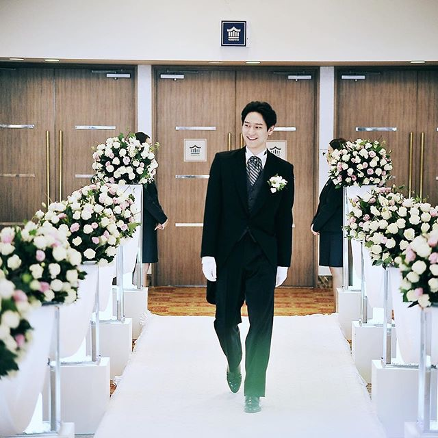 KoKyungpyoBR's tweet photo. [📸|#TBT] Sung Sunwoo - Reply 1988 (2015-2016)

 A primeira vez que o Ko Kyung Pyo casou, foi assim 🤍🥹 

#KoKyungPyo #고경표 #류혜영 #응답하라1988 https://t.co/hS4iwF4FRX