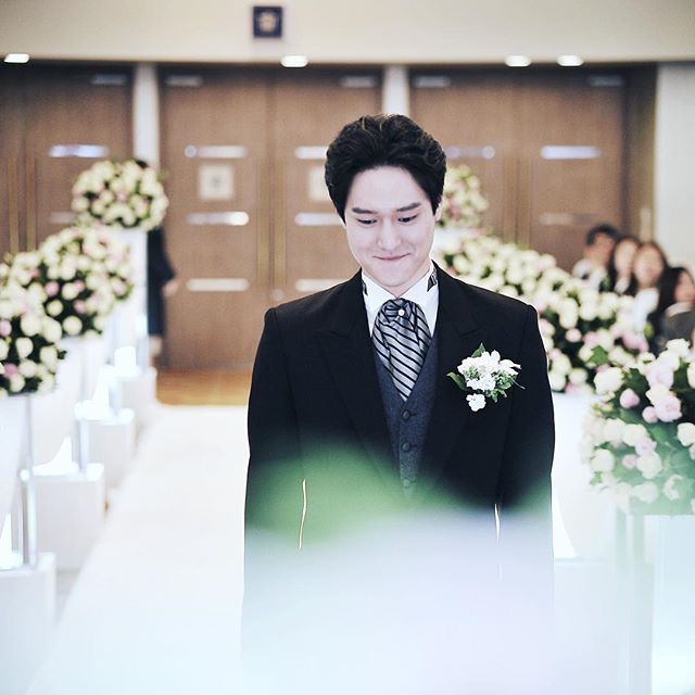 KoKyungpyoBR's tweet photo. [📸|#TBT] Sung Sunwoo - Reply 1988 (2015-2016)

 A primeira vez que o Ko Kyung Pyo casou, foi assim 🤍🥹 

#KoKyungPyo #고경표 #류혜영 #응답하라1988 https://t.co/hS4iwF4FRX