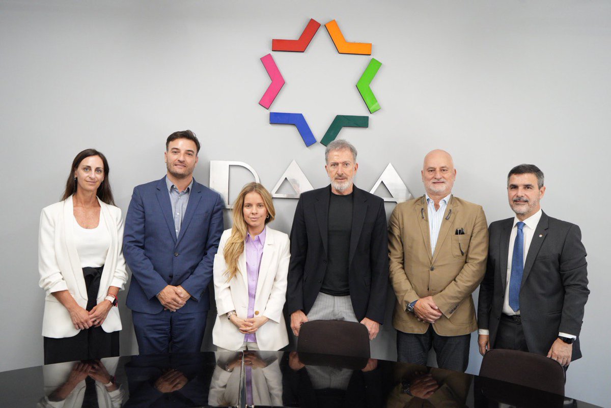 hernan_najenson's tweet photo. Renovando el compromiso por los DDHH y la no discriminación participé del encuentro entre @DAIAArgentina, @consejomcaba y @abogadosjudios para capacitar en la lucha contra el antisemitismo.
@JKnoblovits  @GenovevaFerrero, @nachobiglieri @alezucho @valesikorski @claudiopresman https://t.co/8fqWCznI8O