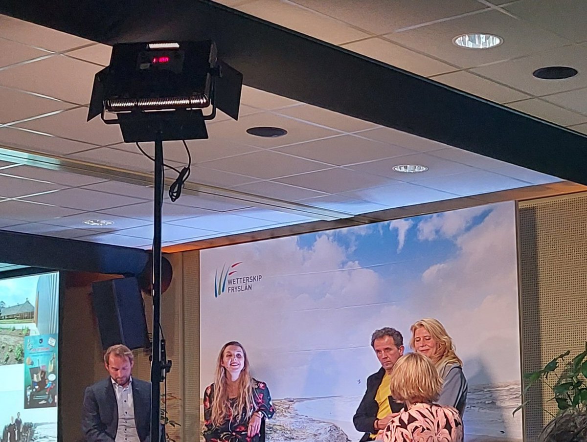 Met @VeenstraFred naar de Caspar de Robles lezing <a href="/CampusFryslan/">Campus Fryslân - University of Groningen</a> 
Na de woorden van dijkgraaf @LuzetteKroon konden we luisteren naar de beschouwingen van auteur @flipvandoorn,hoogleraarRUG Sjoerd Beugelsdijk en antropologe <a href="/AGBreteler/">Anne-Goaitske Breteler</a> 
Dank voor de inspirerende avond <a href="/wetterskip/">Wetterskip Fryslân</a>