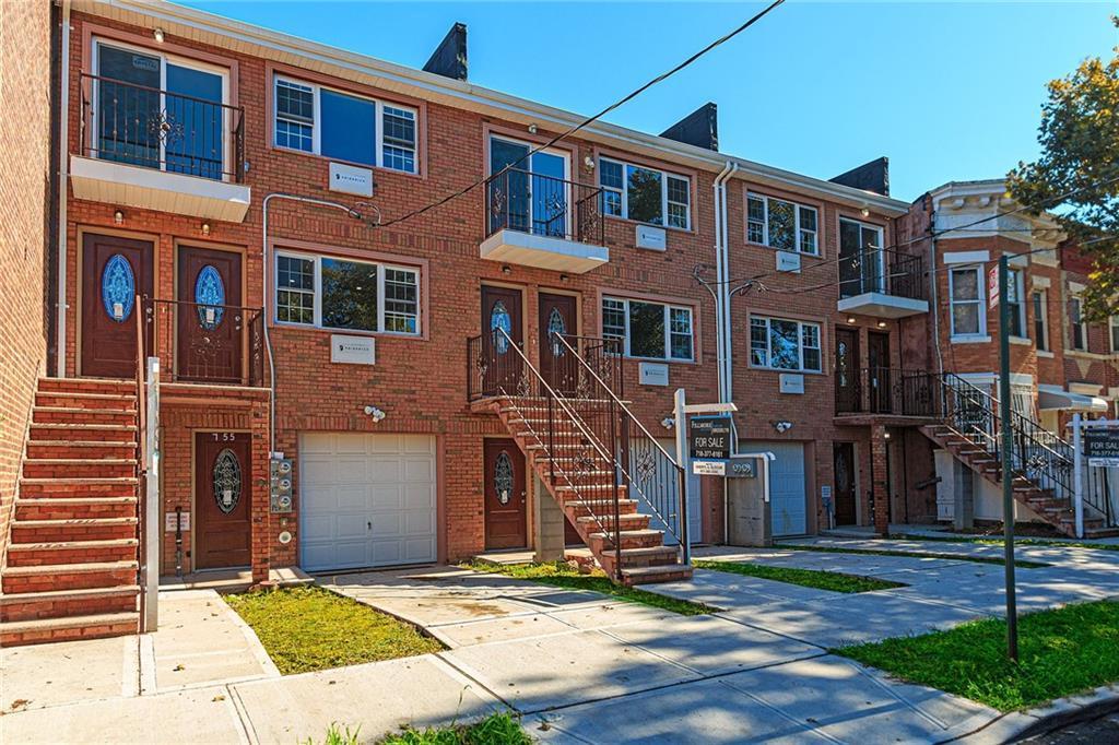 FillmoreRE's tweet image. 🎈🎈OPEN HOUSE: 757 Cleveland Street, Brooklyn, NY

5 🛏️ Bedrooms, 4 🛁 Bathrooms | Two Family Home | New Construction

🎈🎈 Saturday, November 19th, 1:00pm - 3:00pm  🎈🎈

Call Cheryl Slocum at 📱718-377-6161 to schedule a private showing!

#BHHSFillmore #OpenHouse