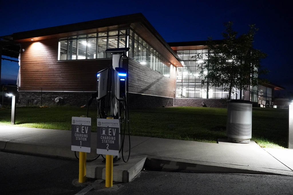 Looking for a Distillery Tour where you can also charge your Electric Vehicle? Here's a list to help you plan your trip. States include Florida, Idaho, Kentucky &amp; Vermont.

Know of any others? DM us and we'll update the list. Cheers! #EV #ElectricVehicle