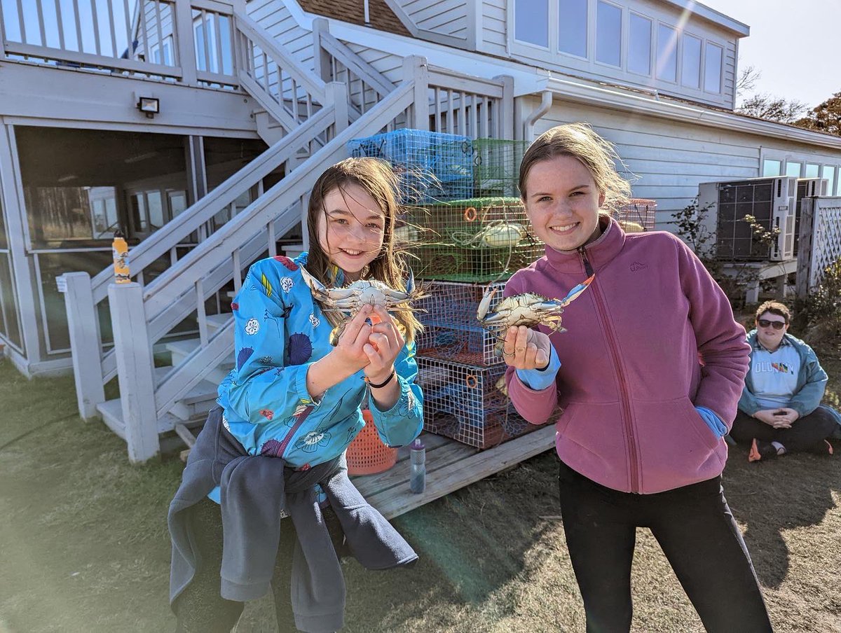 explorewithCHDS's tweet photo. As part of their exploration of the Chesapeake Bay (a major focus of study in their year-long environmental science program), 7th Graders spent three days at The @chesapeakebay’s Education Center at Port Isobel. 🦀☀️ https://t.co/TOd3Wpn6lH