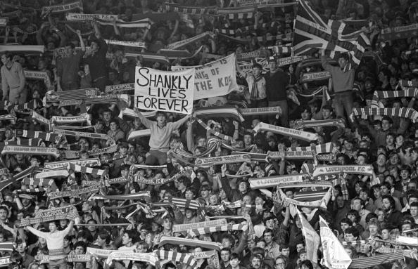 [1981] 🏴󠁧󠁢󠁳󠁣󠁴󠁿 Homenagem da torcida do Liverpool ao lendário técnico Bill Shankly