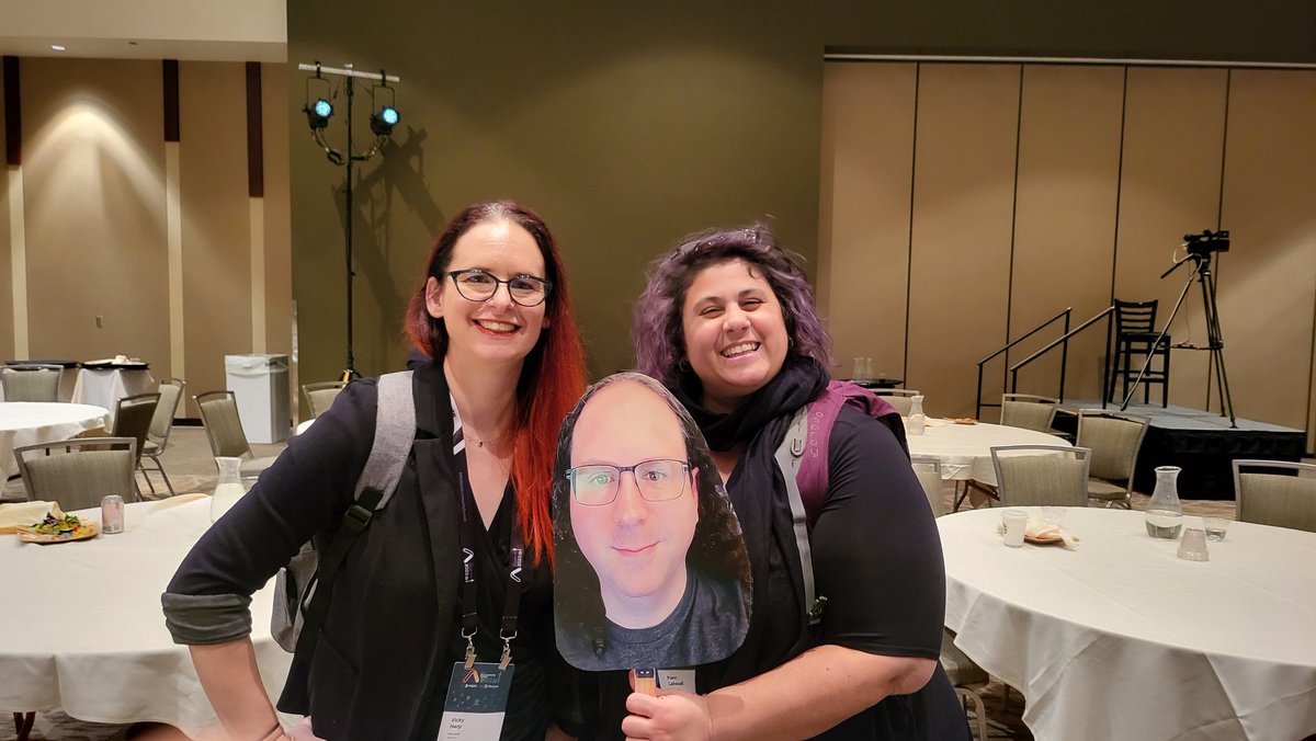 HeidiHasting's tweet photo. WIT royalty post WIT lunch #flatklee @DATA_WIT https://t.co/pyChrzc3il