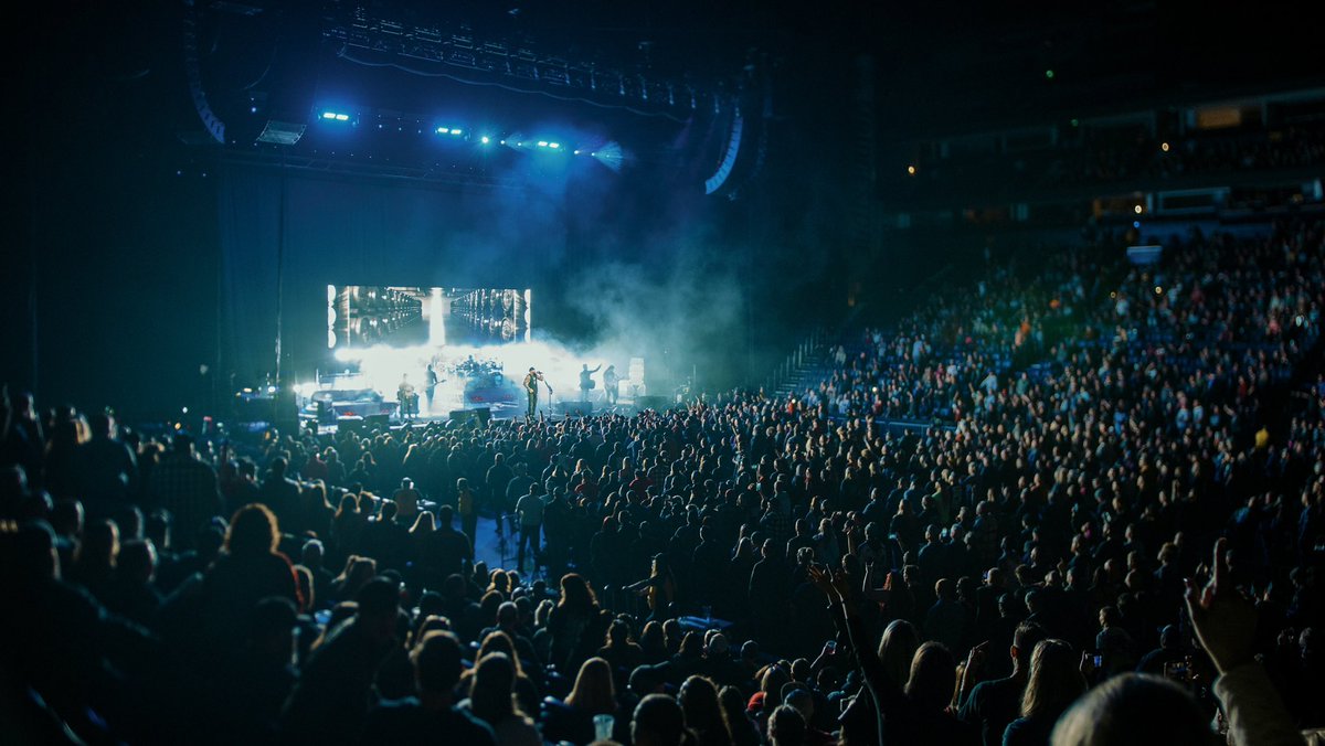 brantleygilbert's tweet image. Smiling because Nashville brought the heat last night at @BrdgstoneArena… Knoxville, y’all ready for one hell of a time tonight?? #BGNation