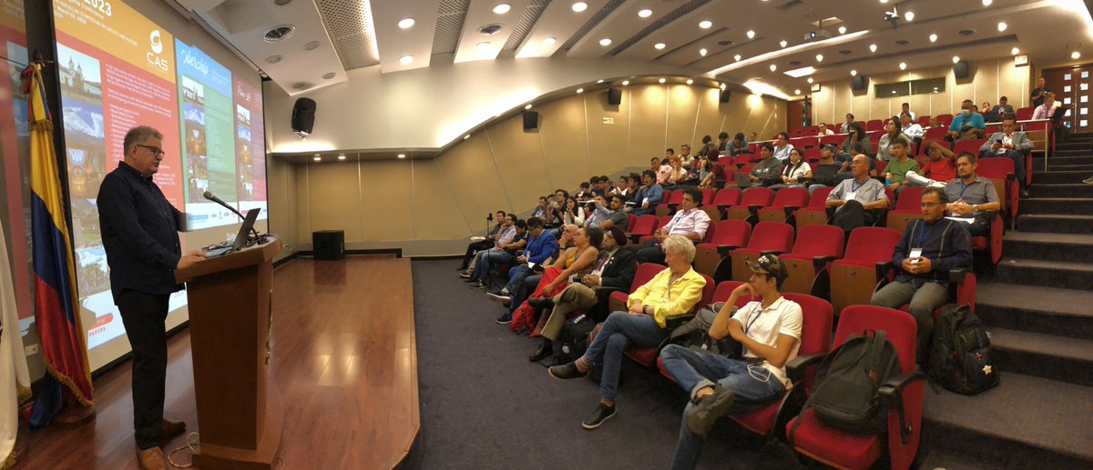 ieeeandeancounc's tweet photo. Tuvimos el honor de recibir al Dr Ricardo Reis con su charla “Traveling inside a Chip” la segunda de este segundo día de #andescon2022 https://t.co/NwUmohztX3