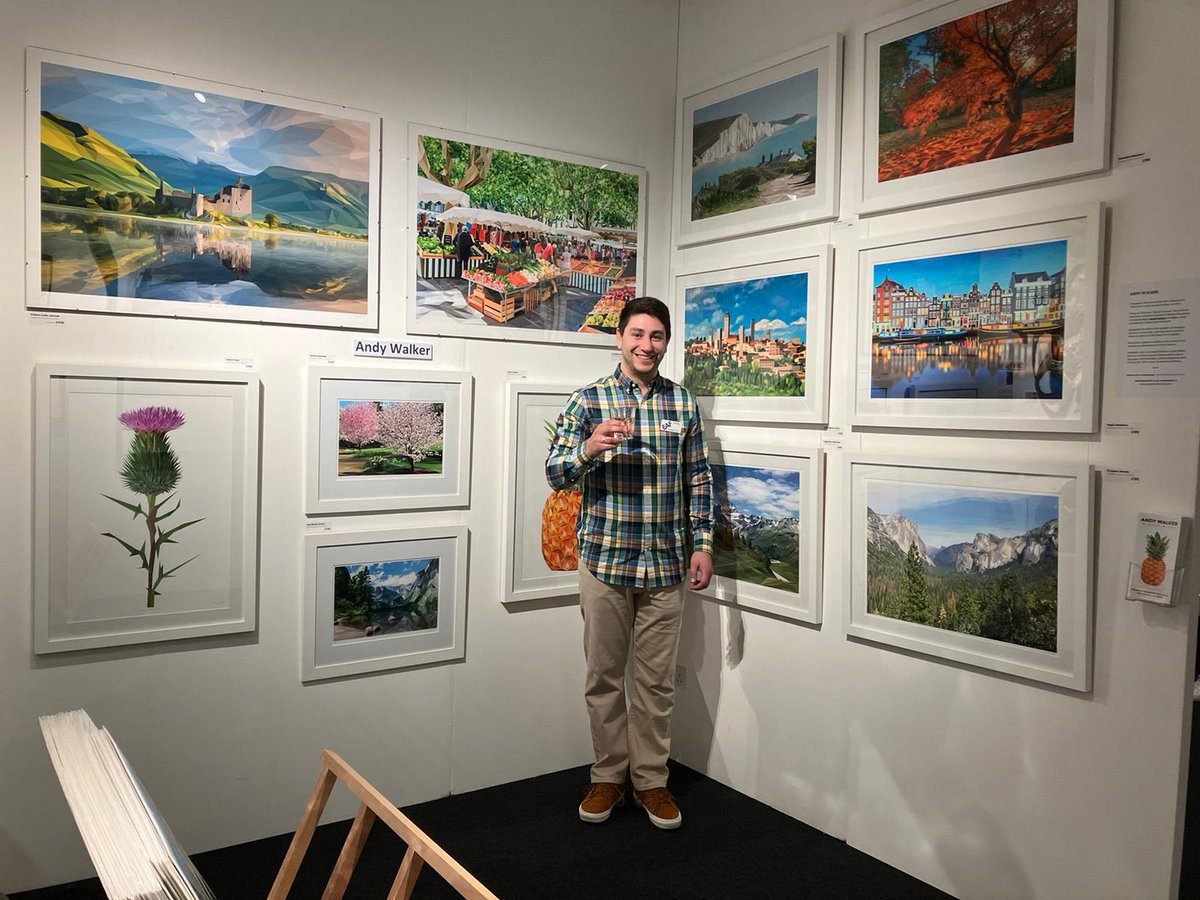 AWDigitalArtist's tweet photo. Cheers to a great opening night here at the Edinburgh Art Fair 💛 https://t.co/q5NqARnwEK