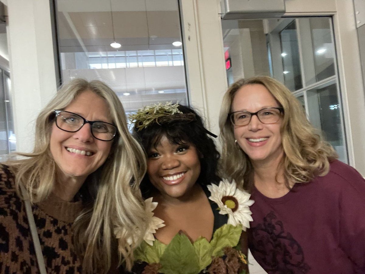 mrscusanosclass's tweet photo. So proud of these former Creekside Cubs in their performance of Peter Pan at LHS! @CreeksideCubs https://t.co/xrtYaknvV6