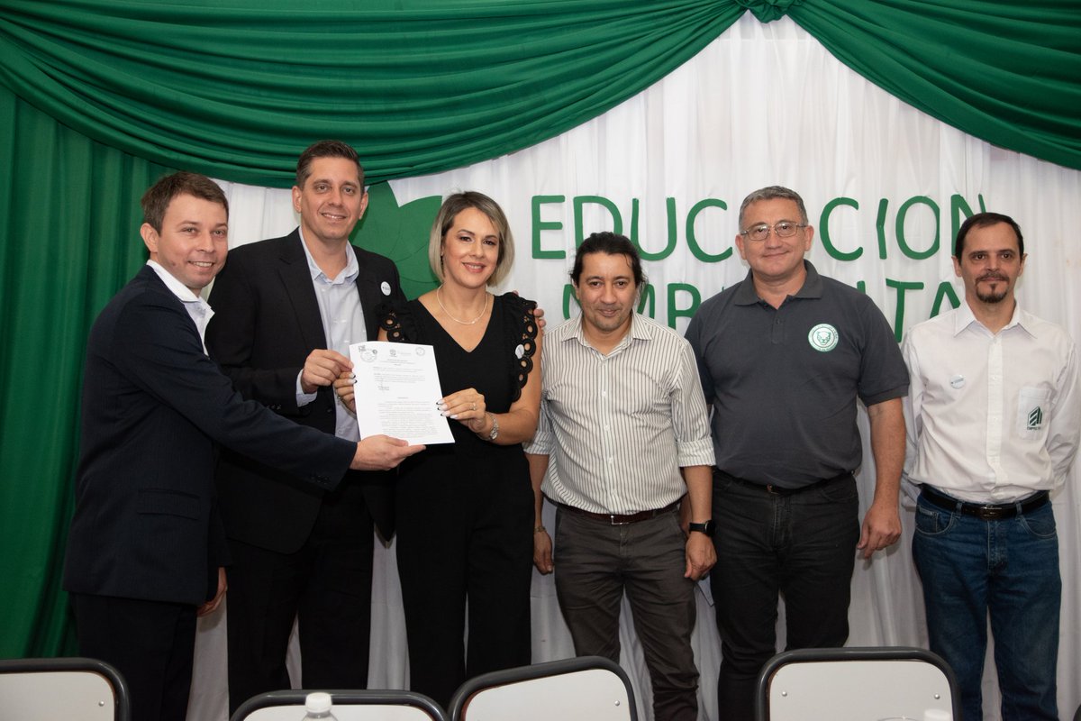 ArtuiLucila's tweet photo. Declaración de interés provincial Capacitación Introducción a la sensibilizacion y Educación Ambiental gracias @RafaelPigerl @Mimo_al_Planeta Gracias ministro Ecología @vjkreimer
Gracias Secretario general @udpm_misiones secretario  capacitación @fabianchilipank 
@LeandroAxelHR https://t.co/S0efH38qq0