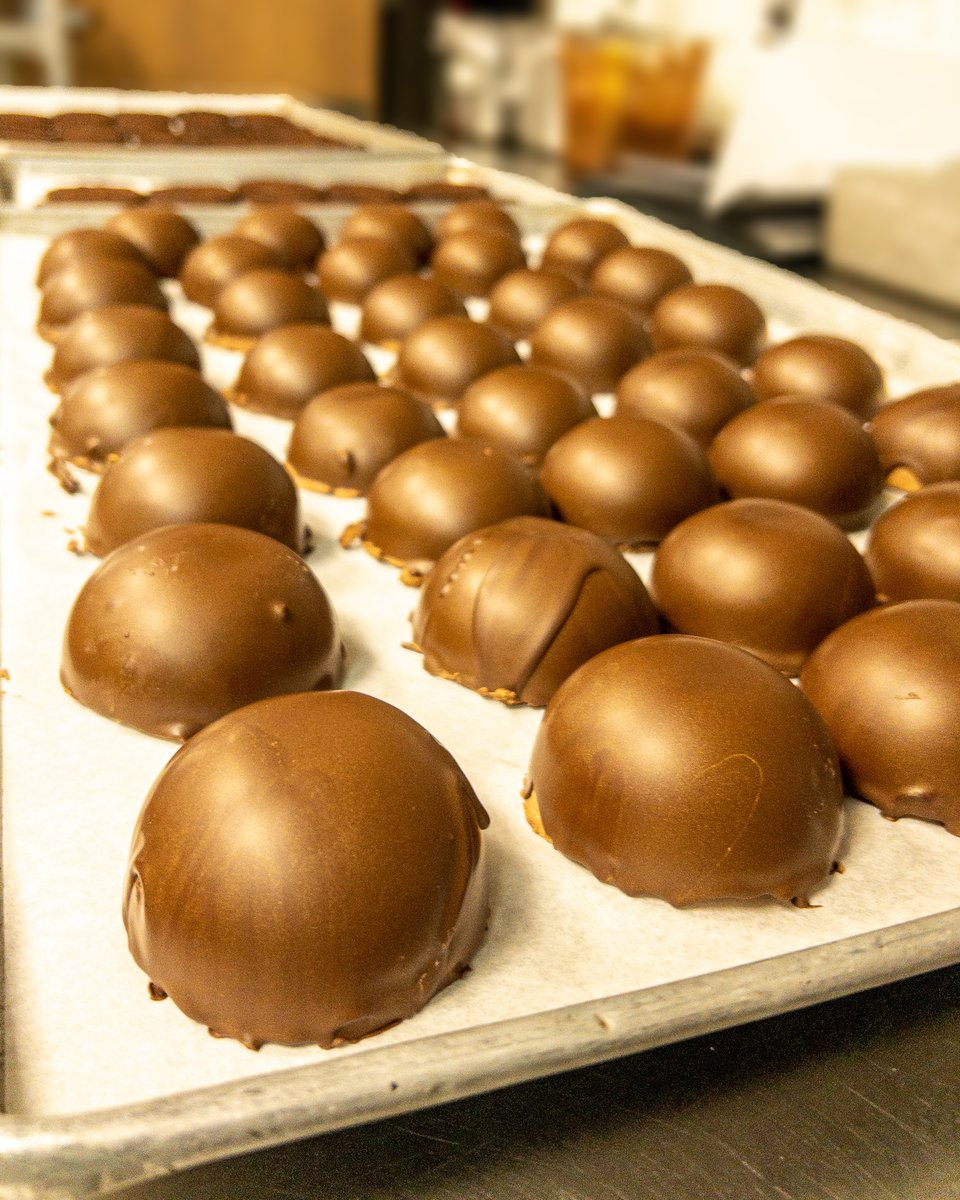 Our talented culinary team is preparing for tomorrow night's 𝐃𝐎𝐒𝐕𝐈𝐃𝐀𝐍𝐘𝐀 𝐁𝐀𝐑𝐑𝐄𝐋-𝐀𝐆𝐄𝐃 𝐁𝐄𝐄𝐑 𝐃𝐈𝐍𝐍𝐄𝐑 to kick off our annual Dosvidanya Release Weekend! Check out the menu &amp; get your tickets 👉  ow.ly/AegQ50LHyxS