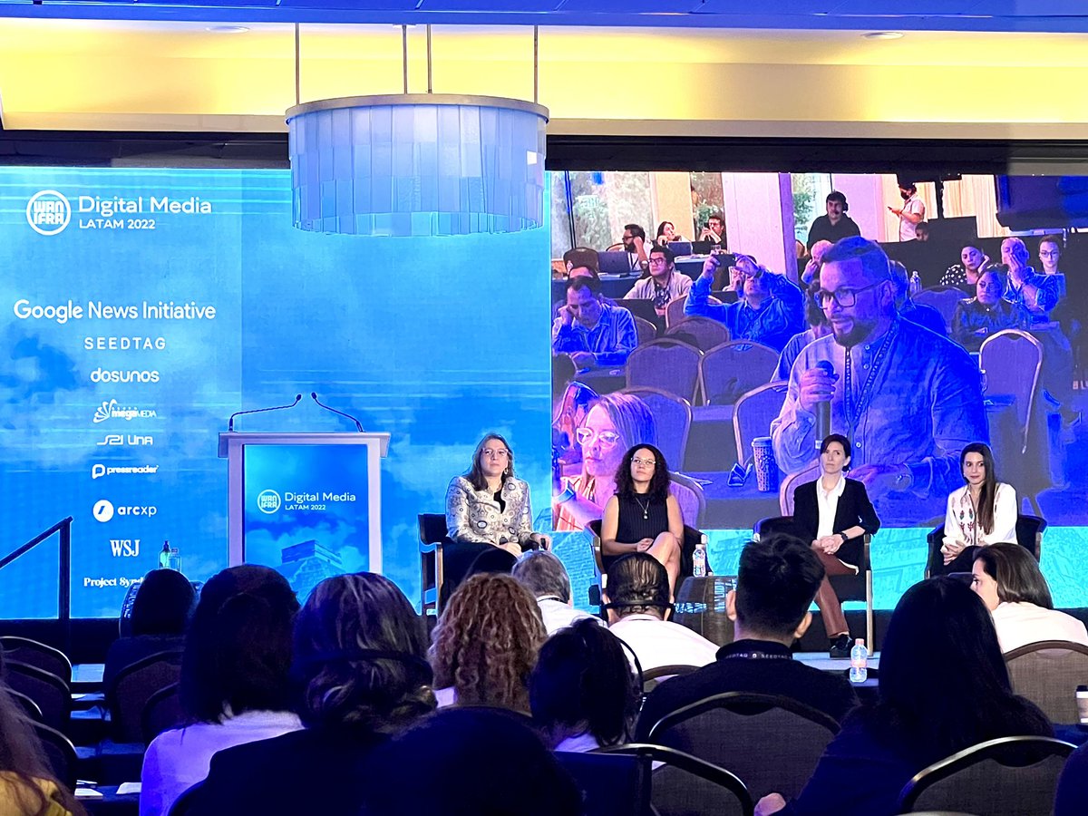 dosunos's tweet photo. @JLHCameron de @axios @erifaith del @washingtonpost y @lav_arroyo de @el_pais en una increíble exposición sobre la “Anatomía de un newsletter de alta conversión” moderada por Raquel Gonzalez de y @wanifraLATAM auspiciada por @dosunos #DML22 #newsletter #news #media https://t.co/Y2nEtWVrfj