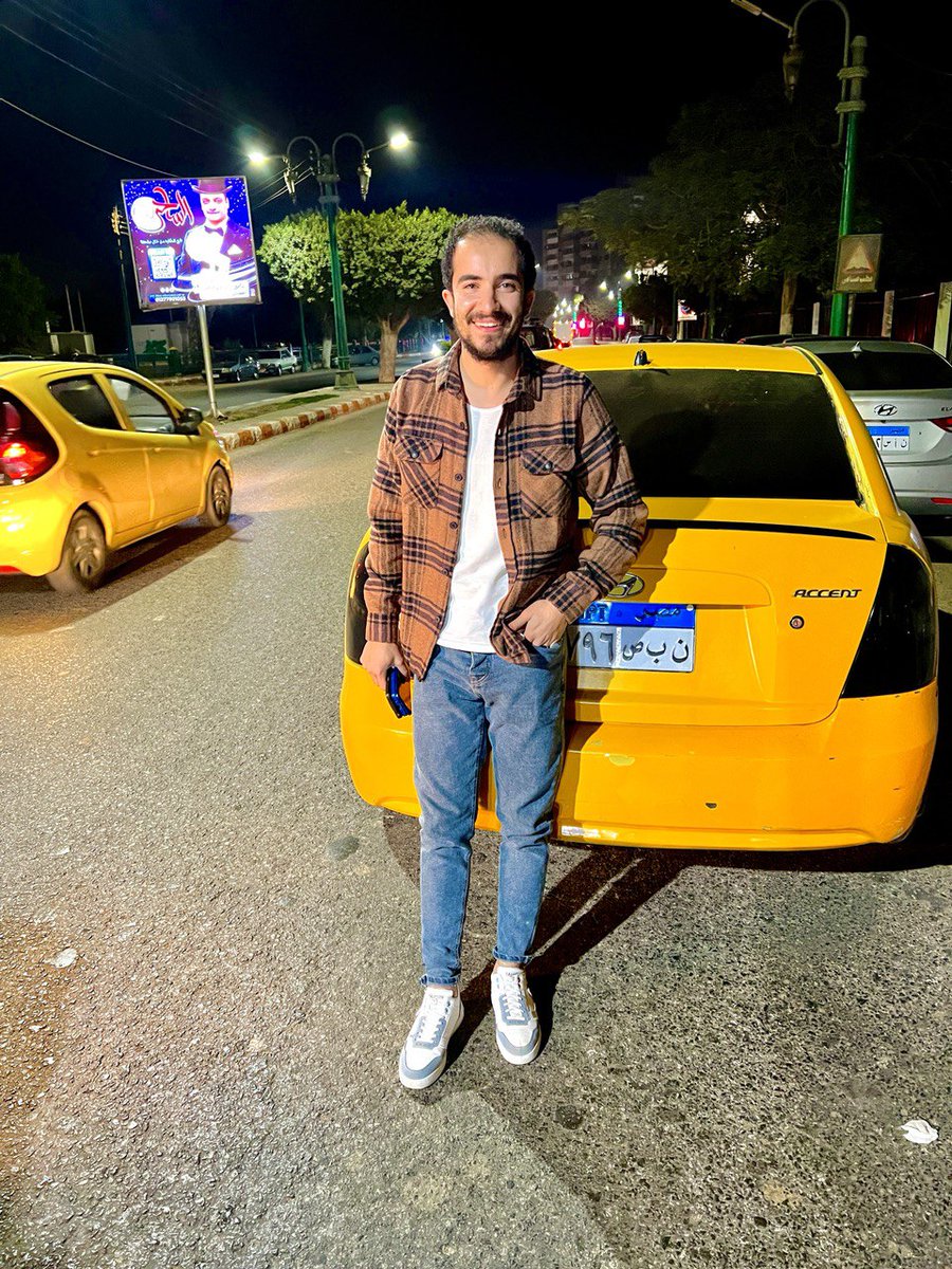 EbrahemGaffar4's tweet photo. يا انسه بعد اذنك غطي بزك😂🔞 https://t.co/GjU60AQvfq