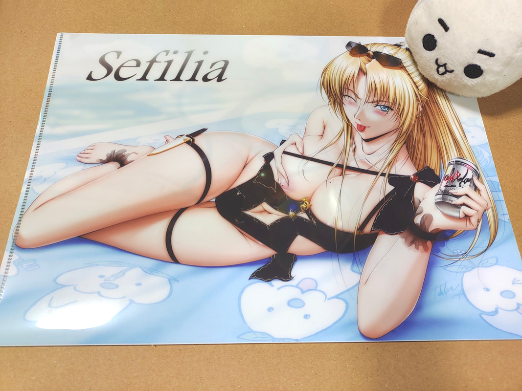 結構前に注文してたこの前描いたセフィリアさん(39)水着仕様のクリアファイルが届きました。😉
お仕事用にクリアファイル結構使うので4種類作ってその内の一つを試しに注文してみましたね。
カラー変換の都合で一部色が基本とは変わってますが案外良い感じ。
残りの3つも注文しようかしらん。😙 