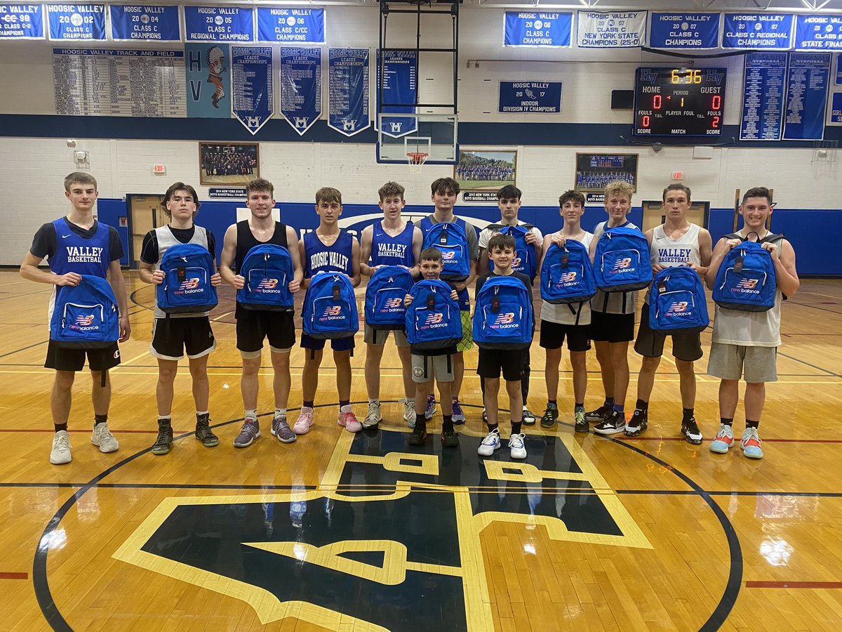 AlexLilac's tweet photo. THANK YOU to Hoosic Valley alum &amp; basketball/baseball state champion @jroons04 for hooking up the HV basketball team with new backpacks! John is a @newbalance athlete and a pitcher in the @Dodgers organization! 💙🤍 https://t.co/mf4xQ0dbXq