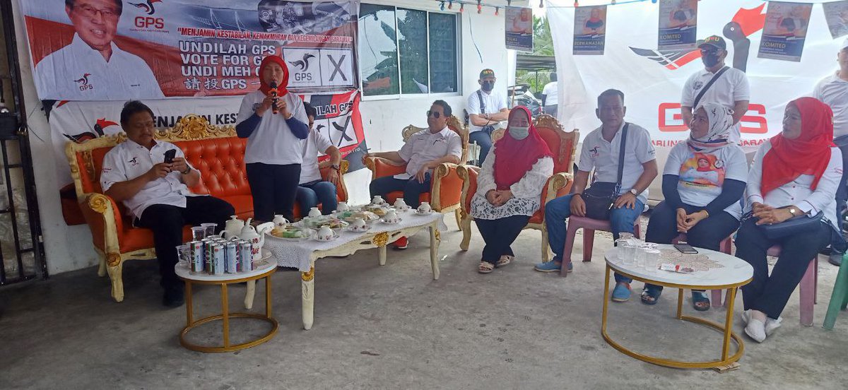 hazlandswk's tweet photo. Tabuan Park :

Meninjau kawasan perumahan #Tabuan Park dan bertemu pengundi yang sentiasa menyokong #politik pembangunan diteruskan demi kesejahteraan, keharmonian , perpaduan dan pembangunan kawasan.

#PRU15
#GPS
#P193
#SANTUBONG
#PILIHNANCY https://t.co/YDhJSJS3kZ