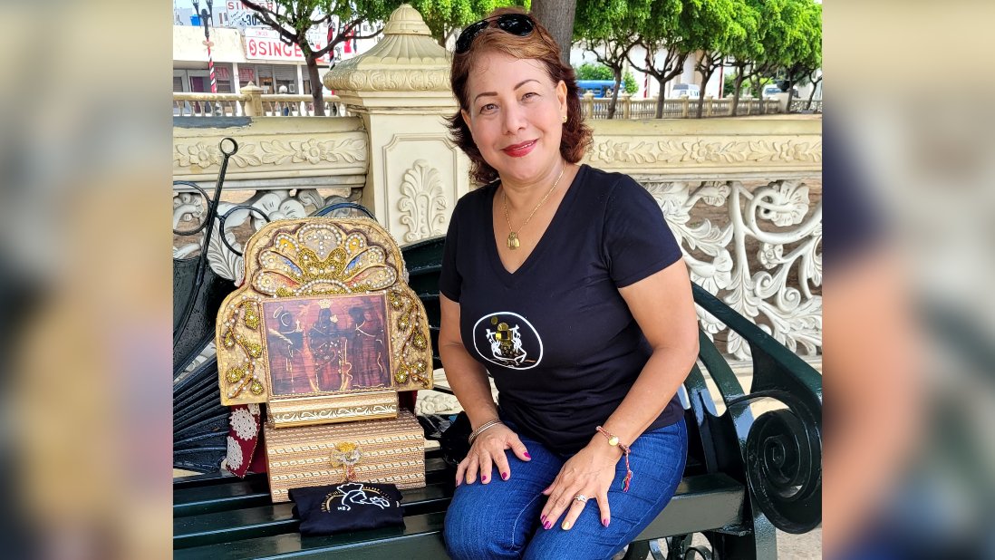 globovision's tweet photo. #ChinitaPorGv | "Visitar a La Chinita es un despertar tras el tiempo de pandemia", sostiene la artista plástico Milemar Zabala. Tal como dijo a #Globovisión, para ella representar a La Chinita con sus pinceles es un honor y ha significado encontrar su propio lenguaje como artista https://t.co/4dxNfPCUpU