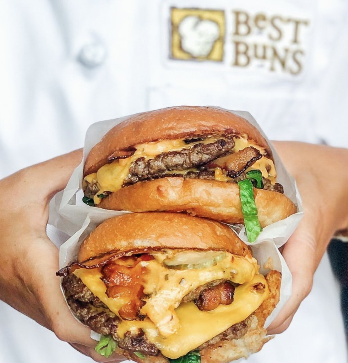 1Shirlington's tweet photo. Lunch is served at @bestbunsbreadco. 😋 Whether we're picking up a sandwich or a fresh loaf of bread for the week, we love stopping by this local bakery! 🍞
.
.
.
📸: @bestbunsbreadco
#VAEats #VAFoodie #ArlingtonFoodie #ArlingtonLiving https://t.co/LeuBMVjYZg
