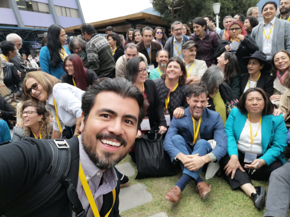 Vean el ambiente que se vive en la #ReLAC22. La comunidad de evaluadorxs en América Latina compartiendo y disfrutándolo.😊

#EvaluacionSinBarreras