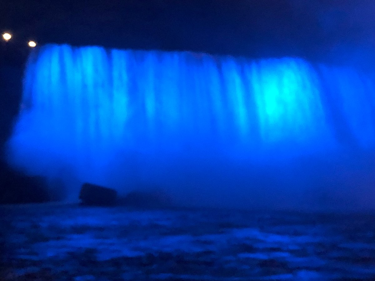 ComfortInnStJay's tweet photo. Business can be so much fun.  Thank you to @OntMotorCoach for the awesome experience.  Looking forward to welcoming buses from Canada again to New England.  
#omca #canada #niagarafalls #newengland #motorcoach #fun https://t.co/TKQjYPjFUN