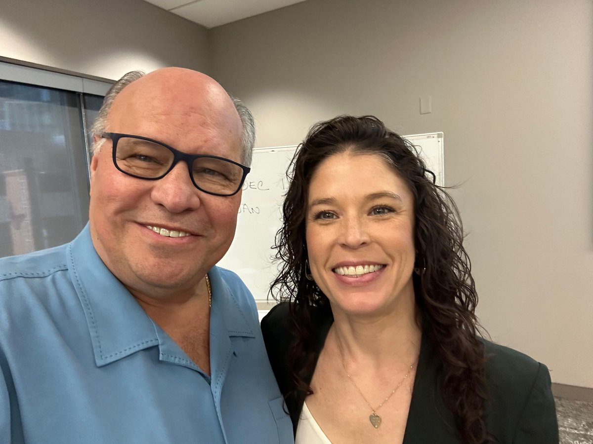 bluecourage's tweet photo. Michael facilitated and Monique Helstrom taught a session today on communication and leadership for the Executives of the Louisville Metropolitan Police Department Leadership Development Institute!
#lvmpdLDI #BLUECOURAGE #LEleadership #communication #moniquehelstrom #LVMPD https://t.co/K0ccELumTC