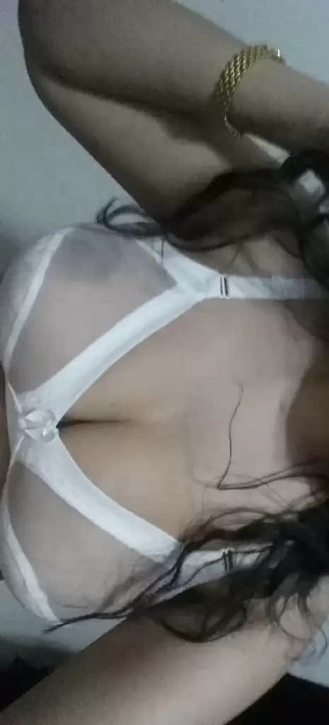 ديوث زوجته فطوم من صنعاء عمرها ٢٨ سنه سمعوه اوسخ كلام متابع تعليقاتكمً على زوجته القحبه