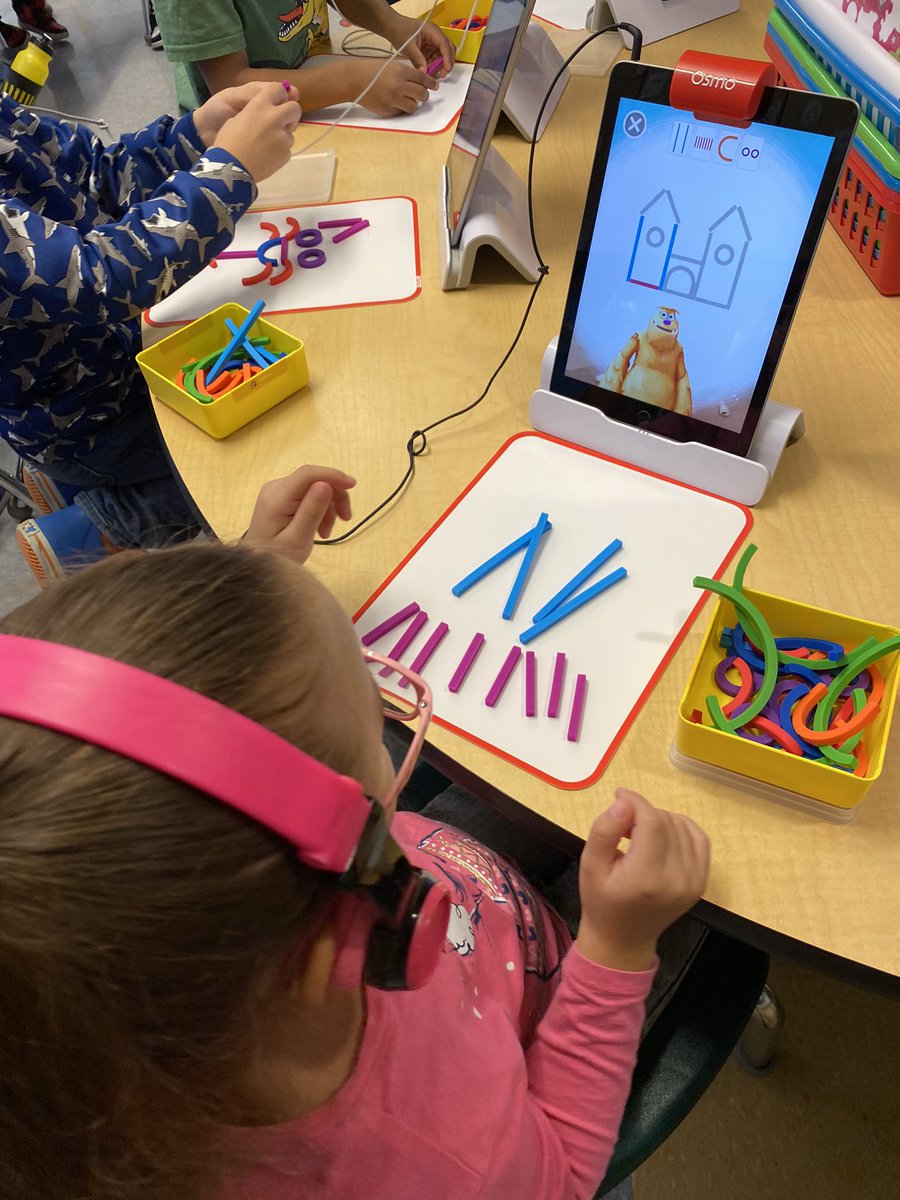 “Ms. Glass! I’m making a sand castle for the letter S. Ssss. See, sand castle starts with an S!” @SimonsdaleElem kindergarteners practiced both their letters and counting at our @PlayOsmo station. @PortsVASchools @ebracyPPS @jennthomas75 @KrisLiCastro #EaglePride #PPStrt