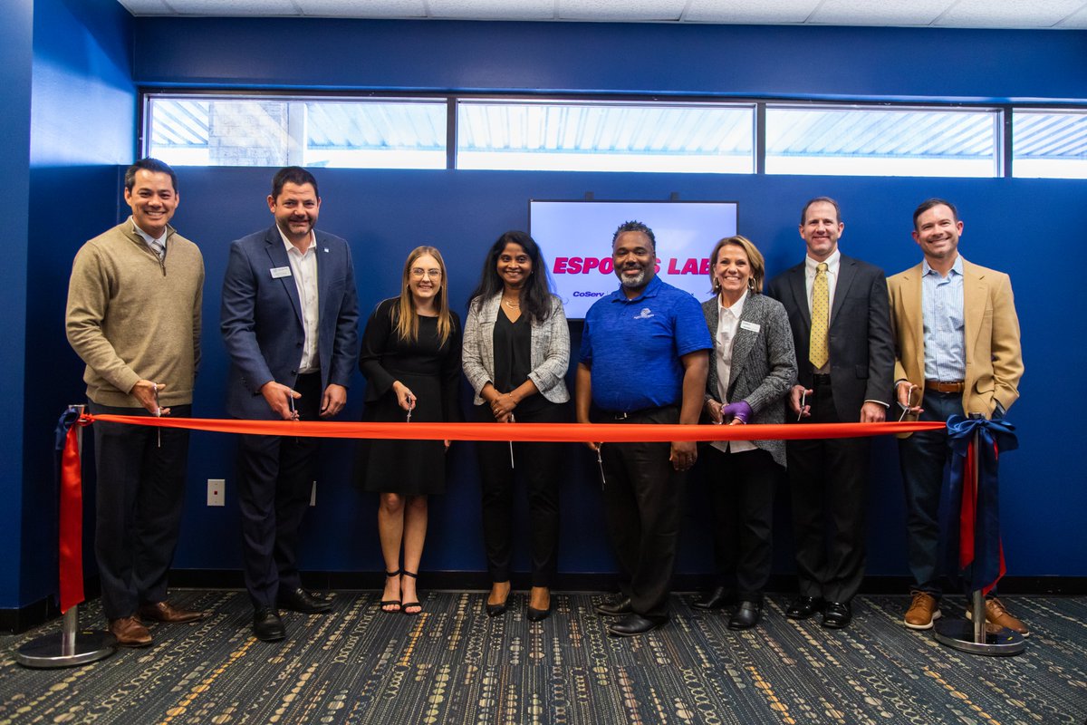 FCDCommunity's tweet photo. The FC Dallas Foundation, @CoServ, @GallagherGlobal and @UMBBank unveiled a new eSports Lab at the @bgccollincounty's Frisco location!

Students will get the opportunity to explore and learn about STEAM (science, technology, engineering, arts and mathematics) through eSports! https://t.co/C5hcbYrmEd