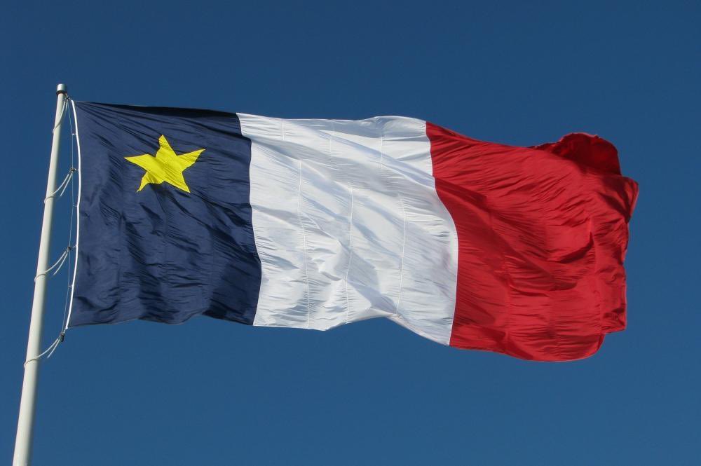 Je suis anglais. Je vis dans une ville anglophone. On parle anglais à la maison. Mes enfants étudient dans une école anglais. Malgré tout ça, je suis fier de notre province bilingue. Je veux que mes enfants serons bilingue. Je veux que ma province montre du respecte aux Acadiens