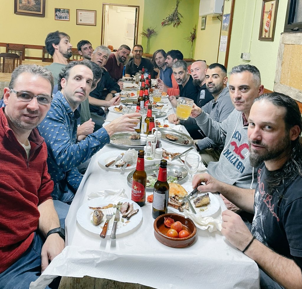 Partit #oldleague davant un rival amb excompanys i bons amics com <a href="/laprea25/">Raul Laprea</a> , Xavi Koeman entre d'altres, on la seva eficàcia davant porteria ha decantat un matx on hem tingut més oportunitats els locals. Veterans <a href="/uelagarriga/">U.E. La Garriga</a> 3 - <a href="/HCSENTMENAT_/">HCSENTMENAT</a> 4. Recordant tot sopant vells temps