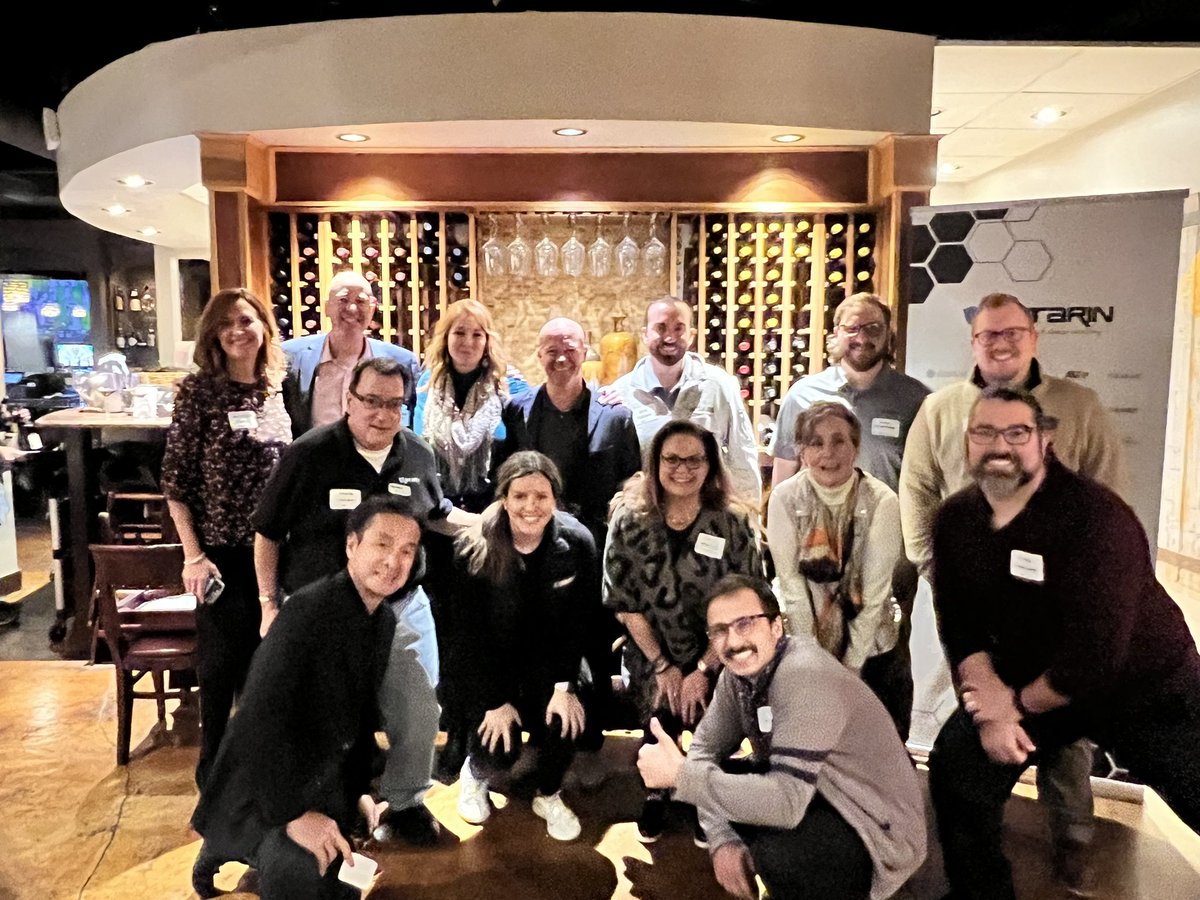 TheMarkDecker1's tweet photo. What a great night with Starin dealers and partners! Thanks @Lenovo @YamahaUC and @HuddlyInc https://t.co/2IogP1Gnc1