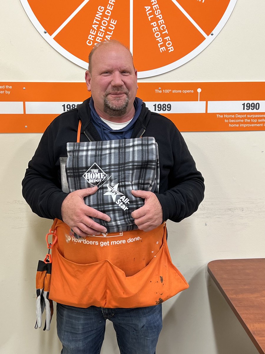 Our two InFocus all stars winning a blanket from this months’ InFocus drawing. Congrats Frankie and Greg and thanks for help keeping us safe. ⁦@spohn3857⁩ ⁦@THDLisaWilliams⁩