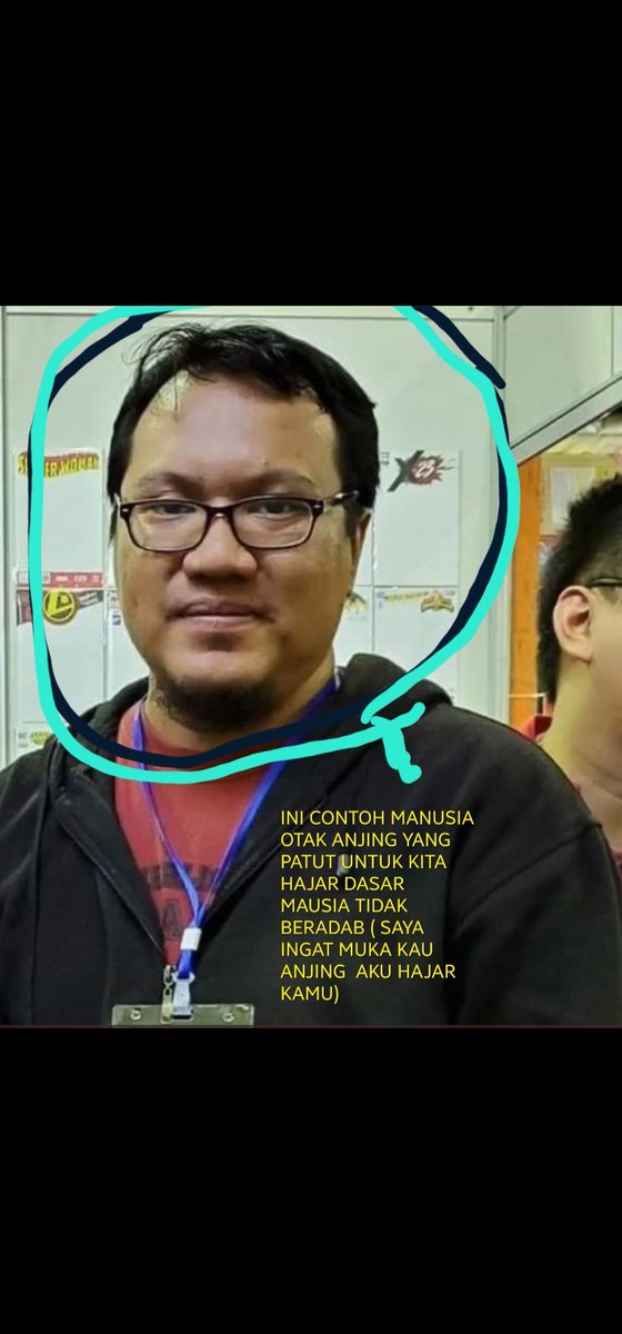 Ini contoh org tidak beradab yg boleh kita hajar yg dilahirkan dengan memiliki otak tai