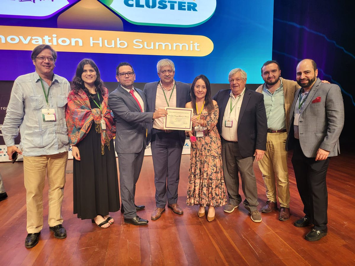 UniversidadUNAD's tweet photo. ¡Estamos de celebración! 🎉🎊👏🏼 
#OrgulloUnadista 📜🤩

Hoy nuestra institución ha  conseguido la certificación internacional en liderazgo e innovación, posicionando a la UNAD como la primera Universidad en Latinoamerica en conseguirlo. 

👉🏻 https://t.co/ZbNqdHkHAQ @Jchsha https://t.co/MWHwKftQFI
