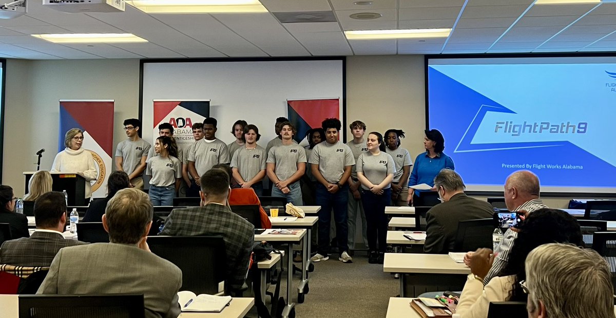 AL Region 7’s Work-Based Learning  Best Practices presentations featured innovative approaches to strengthening the talent pipeline. A bonus was seeing an @SaralandHigh @SaralandSchools alumnus talk about the impact of @Airbus’ FlightPath9! @SAWDC @AOA_Works #NAW2022 #WBLworks