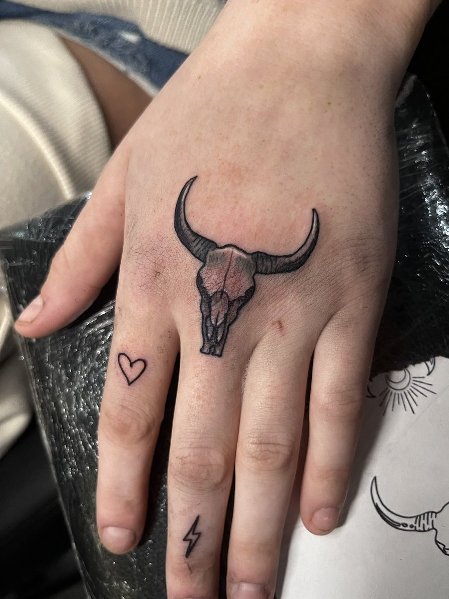 emillionz_'s tweet photo. some recents ✨
Thank you to everyone that gives me a reason to get my ass up and get to the shop. Tattoos make the world go ‘round (not really but they definitely make it cooler) https://t.co/rfwABzWTva