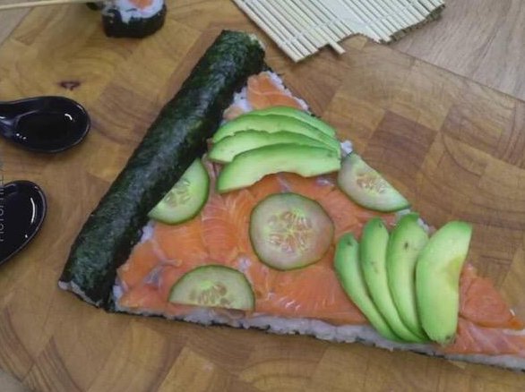 messedupfoods's tweet photo. sushizza https://t.co/04lQ2UAVaO