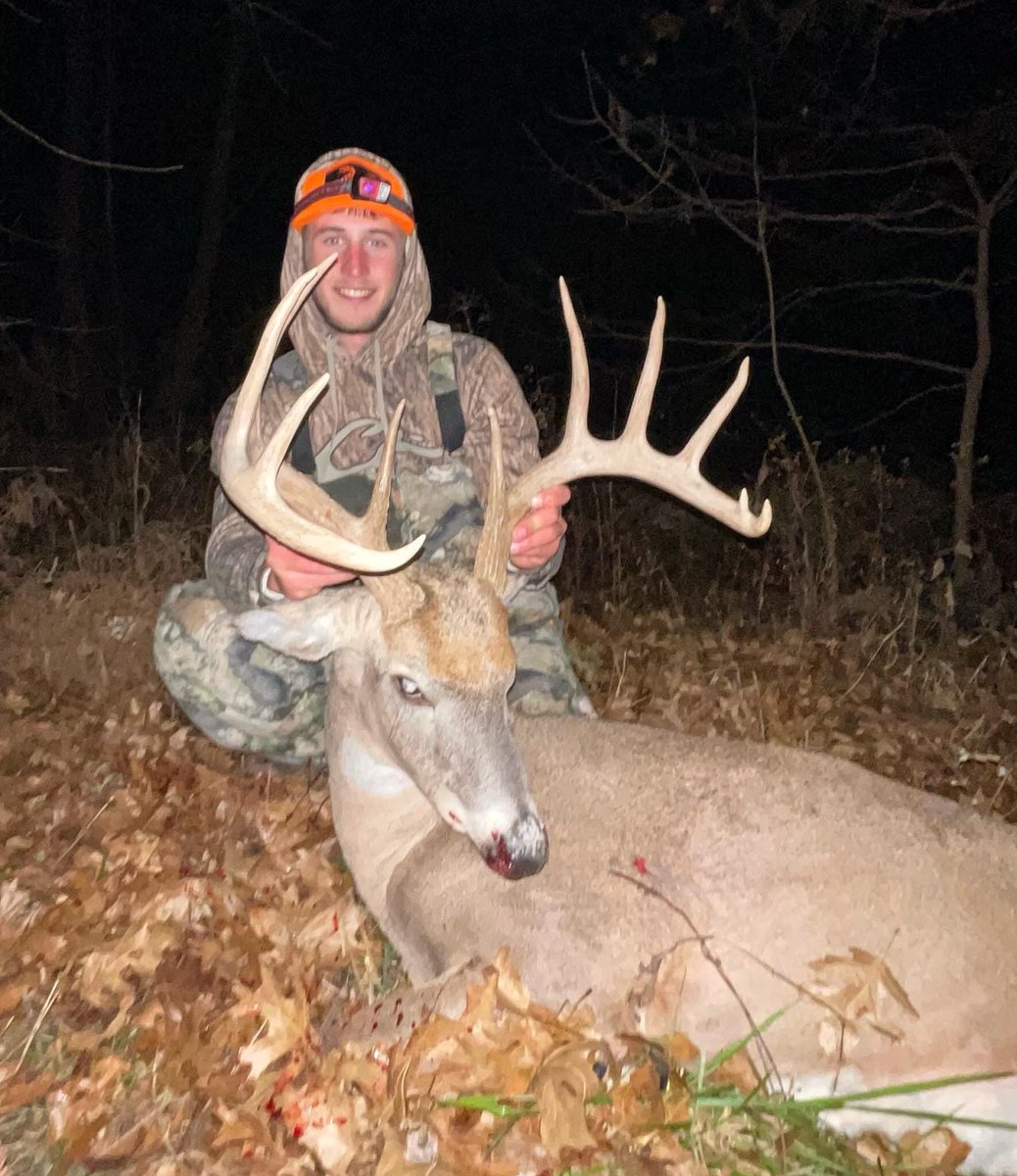 Congratulations to my oldest son Haydn Williams on a great Missouri buck! #williamsworld #deerhunting #missouri #gunseason #deerhunter