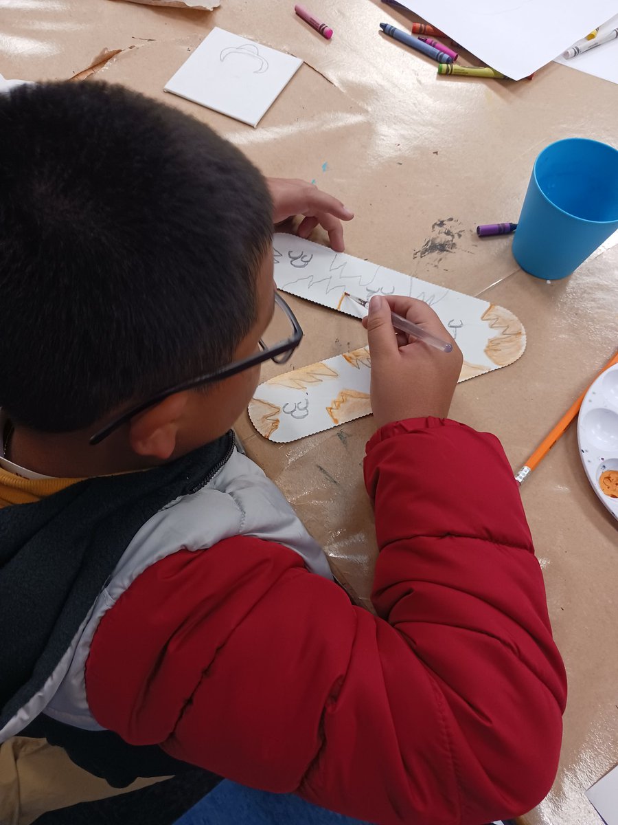FlojeanO's tweet photo. Artists at work no matter the age. Nothing can stop us, we're all the way up! @BurrusES Bees buzzing! 🐝 ♥️ https://t.co/xjLAEbkw8d