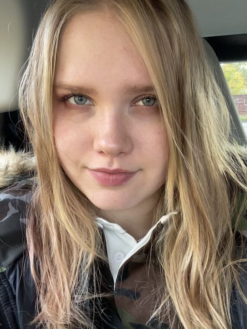 Can&rsquo;t wait to play the new Pok&eacute;mon 🥰🥰🥰 https://t.co/bbfmBuGnKx<a href="/tag/nsfwgirl"class="tags"><span>#nsfwgirl</span></a>