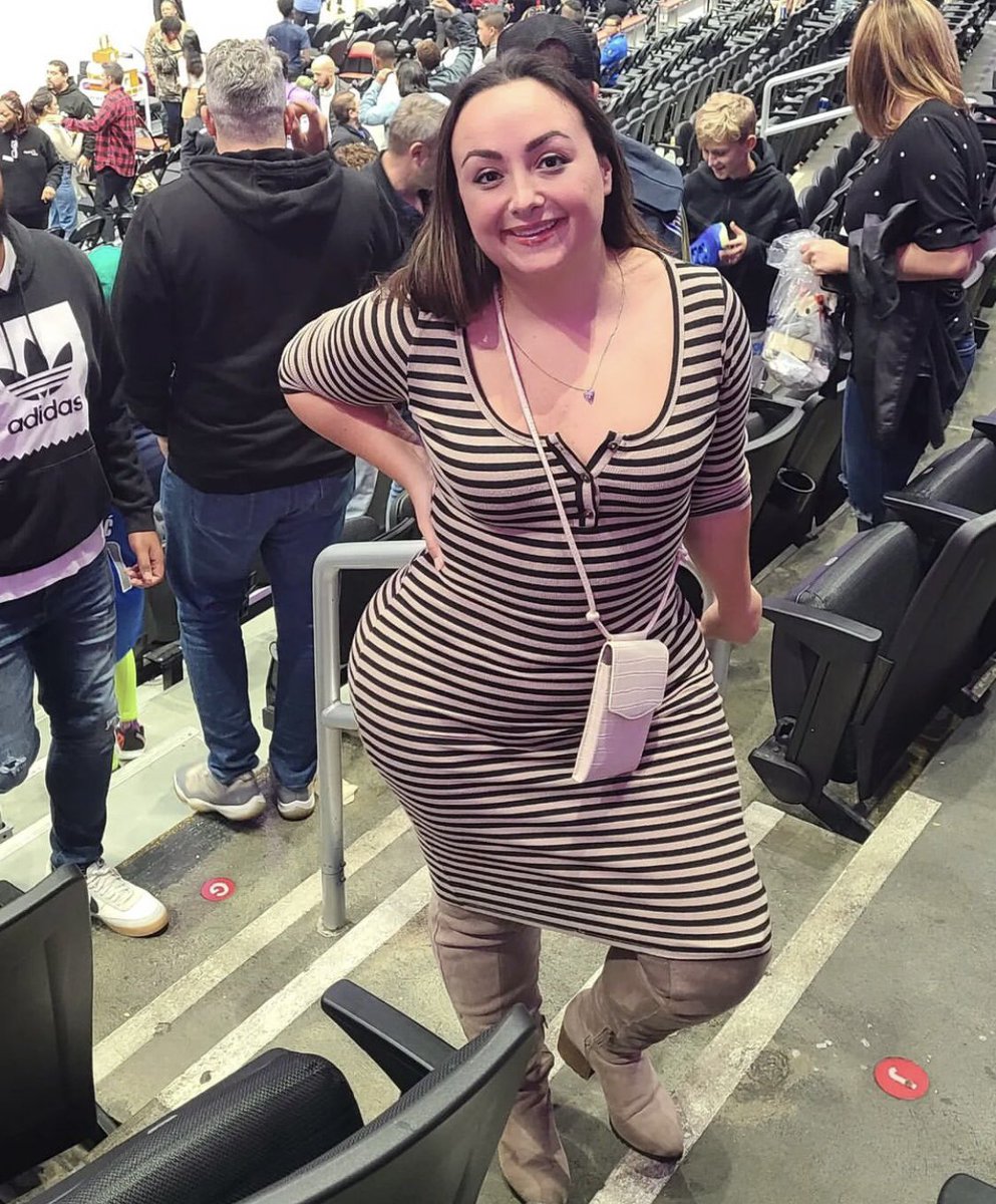suzanferrari's tweet photo. Capital one Arena ❤️💯 #Capitalonearena #wizards #WashingtonDC #PokemonScarlet #DisneyPlusPH #FIFAWorldCupQatar2022 #Washingmachine #game @KimKardashian @gchahal @JoeBiden @BarackObama @UKinUSA @TimHowardGK @Kandi @KamalaHarris @AOC @HannahStocking @Jim_Jordan https://t.co/mMZ6EA0rUb