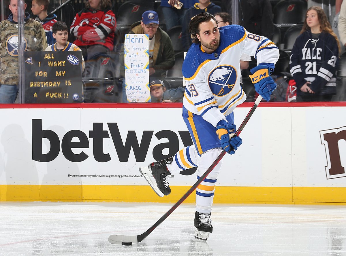 BR_OpenIce's tweet photo. The NHL is making it mandatory for future players to wear helmets during pre-game warmups.

The rule applies to those who entered the league in 2019-20 or later. Players who reached the NHL before then are exempt.

(via @TSNHockey) https://t.co/vSFleDZsr8