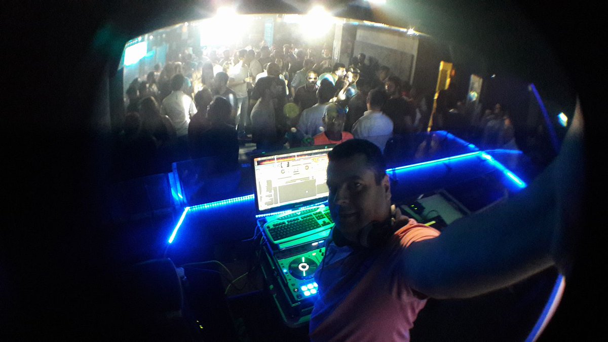 #TBT #DJ
⏮ 🕺 💥