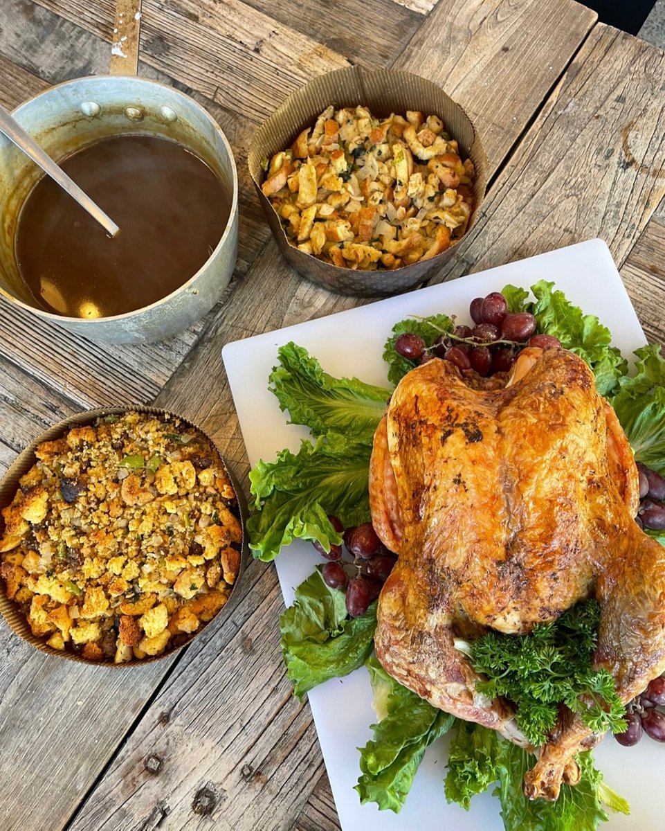 biteunite's tweet photo. Celebrate with the friends you’re thankful for at our NYC Friendsgiving Feast experience🦃🍷🍂🥧 Cook six different Thanksgiving dishes and then get to enjoy a delicious meal your besties😋 Sign up for the last couple classes now! Link in bio!
.
.
.
.
.
 #biteunite #c https://t.co/ZO9WIUhGuz