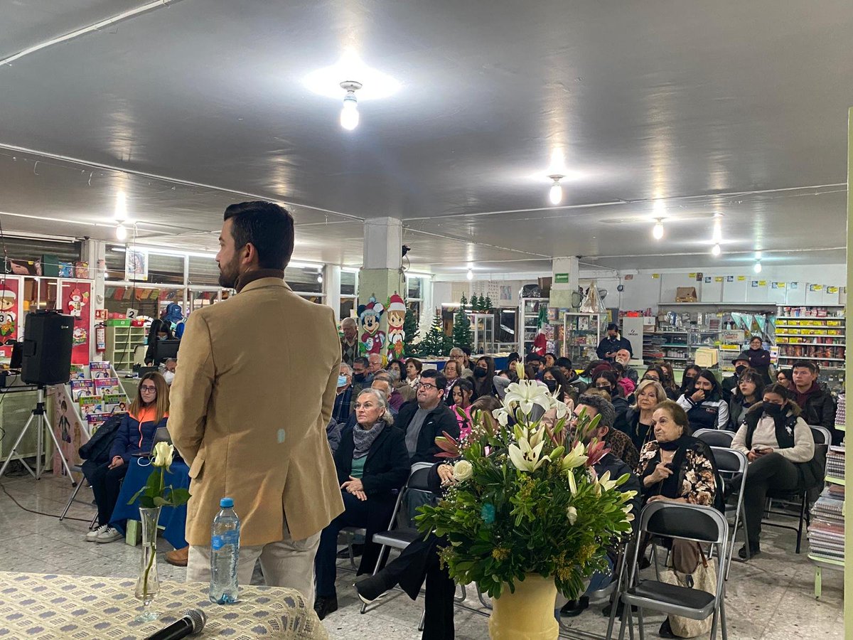 IgnacioVillaSr's tweet photo. Algunas fotos de mi plática "El Rastro Sefardí en #Monclova" ✡️🕎 como parte de la #FeriaDelLibro2022 de la Librería Patria📚. Muchas gracias por la invitación y a todos los que asistieron al evento.
#sefarad #sefarditas #sefardies #sefardita #sefardi #criptojudios https://t.co/LpZECc1e2Q