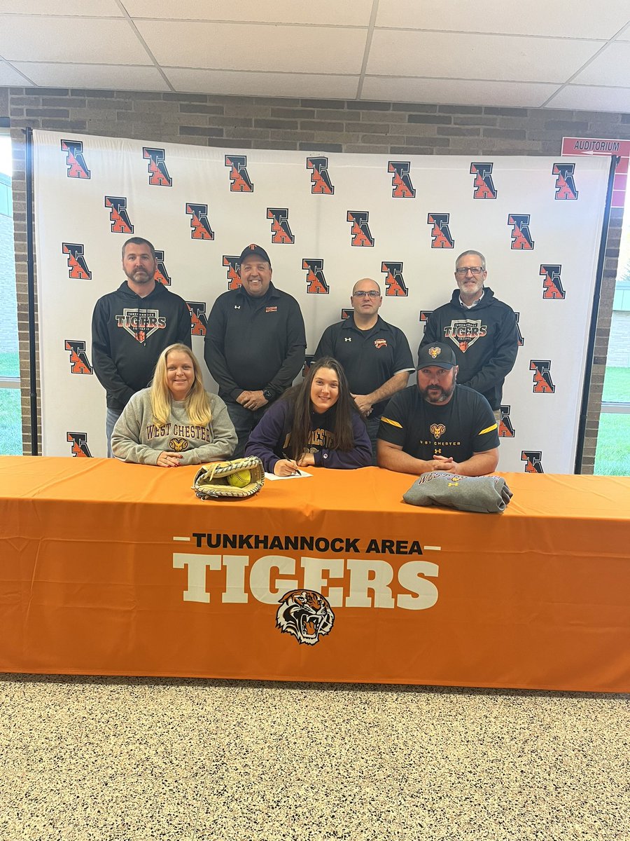 tunksoftball's tweet photo. 4 of our seniors made their decisions official!  Congrats to Paige, Ella, Gab, and Kaya!!! https://t.co/Bjj7D8shJX