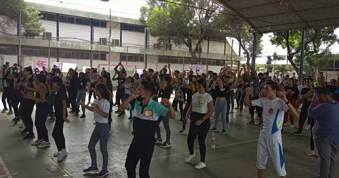 uptmaoficial's tweet photo. En el marco del mes del estudiante universitario en la Uptma se realizó una bailoterapia con los estudiantes de diferentes PNF.

Dicha actividad se realizó como muestra de la unidad curricular de educación física https://t.co/OzePIFE2fD