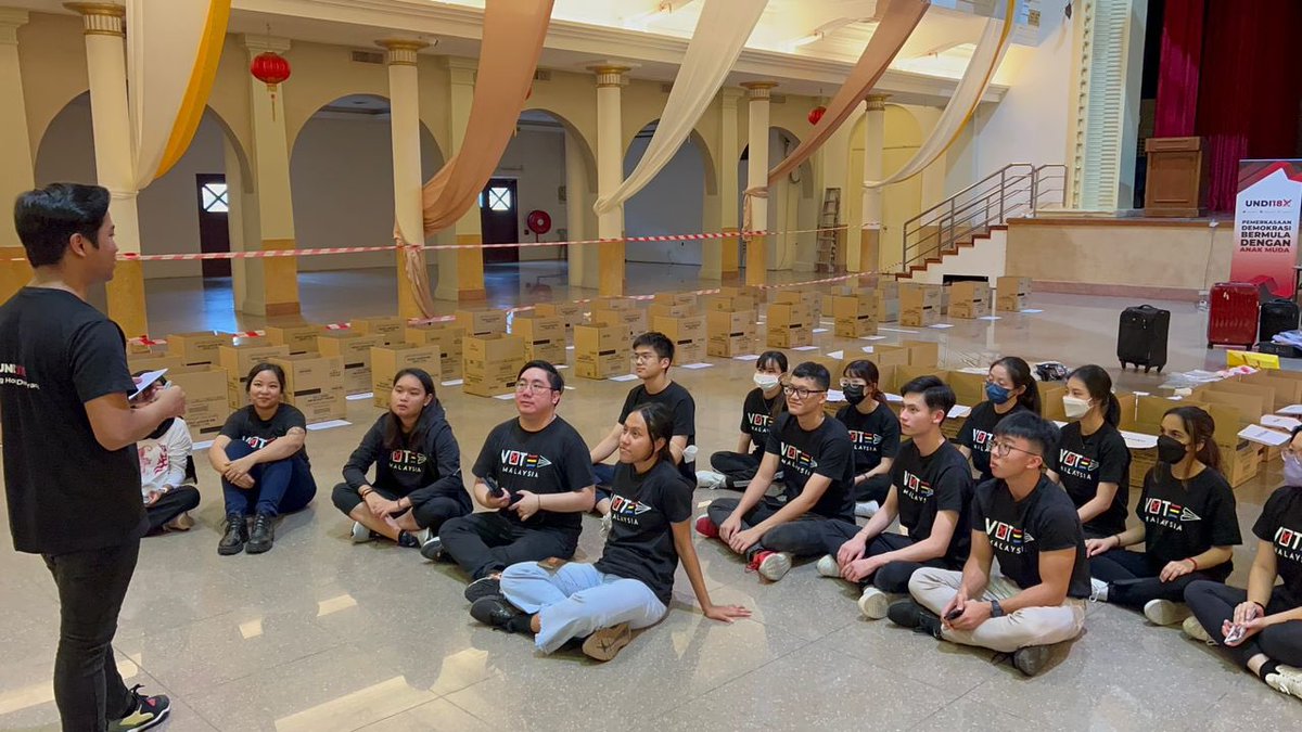 UNDI18MY's tweet image. 🚨 URGENT 🚨

Our VoteMalaysia volunteers need YOU! Have some free time today? Come to KLSCAH in Kuala Lumpur and help us sort the postal ballots!
