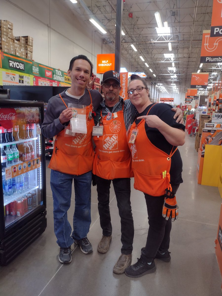 Handing out some homer awards the other day! Ned for being my cashier of the month, and Kevin for killing it with excellent G. E. T behaviors and rocking credit. I'm so proud of the people on my front end 🥰 keep it up rockstars