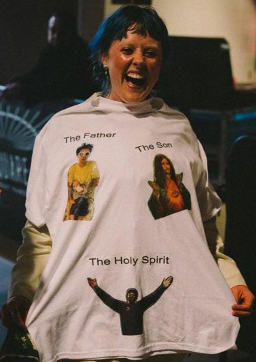 salutationhrry's tweet photo. i kinda need that shirt https://t.co/yrxIMpnNc7